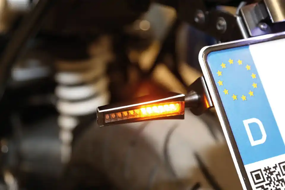 Blinker Highsider STS 1 LED schwarzes 2C Gehäuse, getöntes Glas Knallerangebot