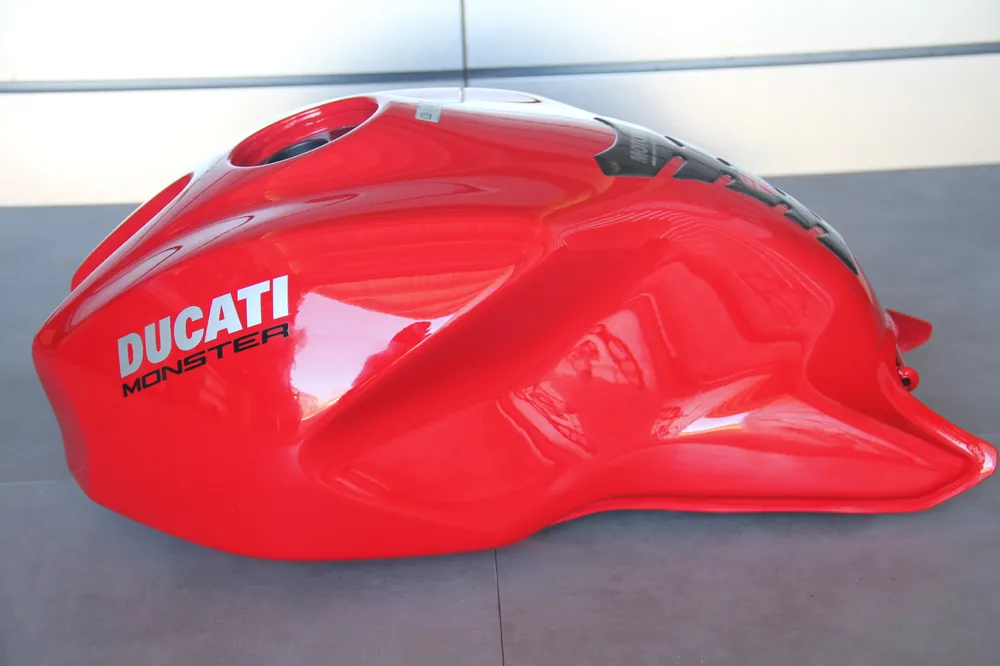 Ducati Monster 821 original Kraftstofftank rot Top-Seller